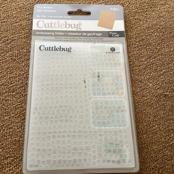 Cuttlebug embossing folder - Picture 2 of 2